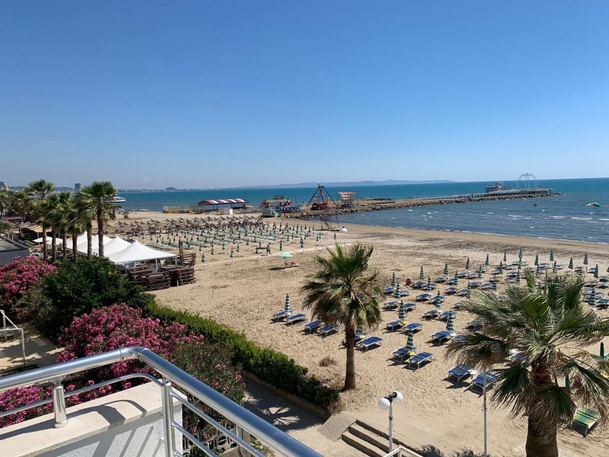 Wave Beachfront Apartments Durrës 外观 照片