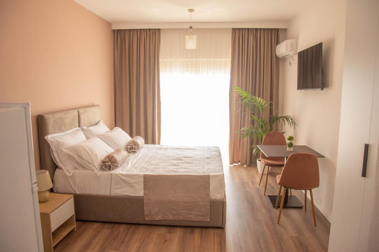 Wave Beachfront Apartments Durrës 外观 照片