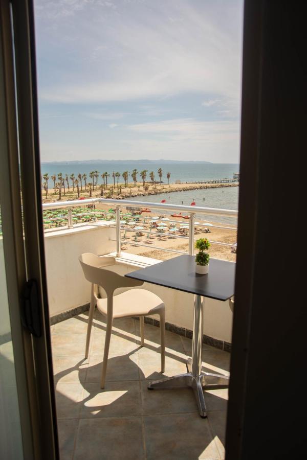 Wave Beachfront Apartments Durrës 外观 照片