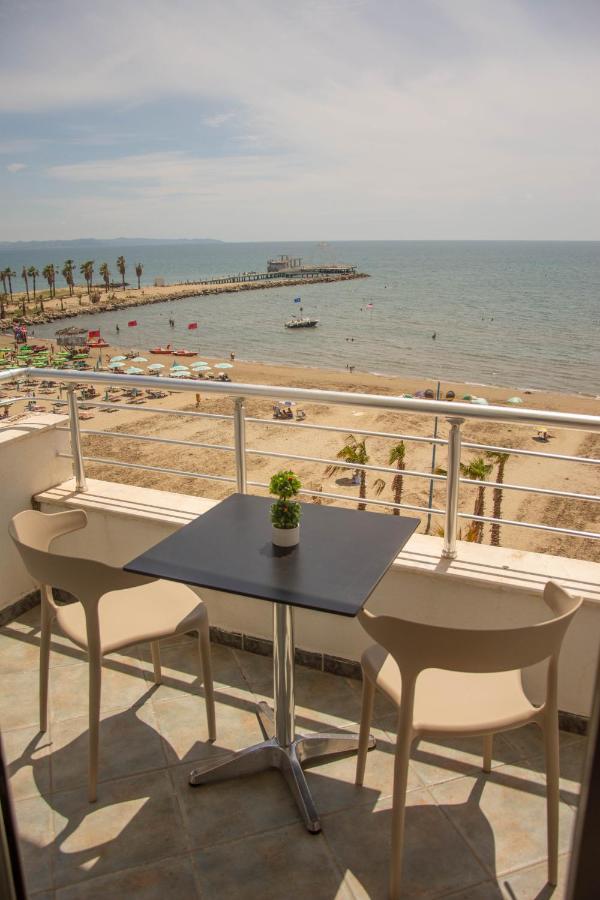 Wave Beachfront Apartments Durrës 外观 照片