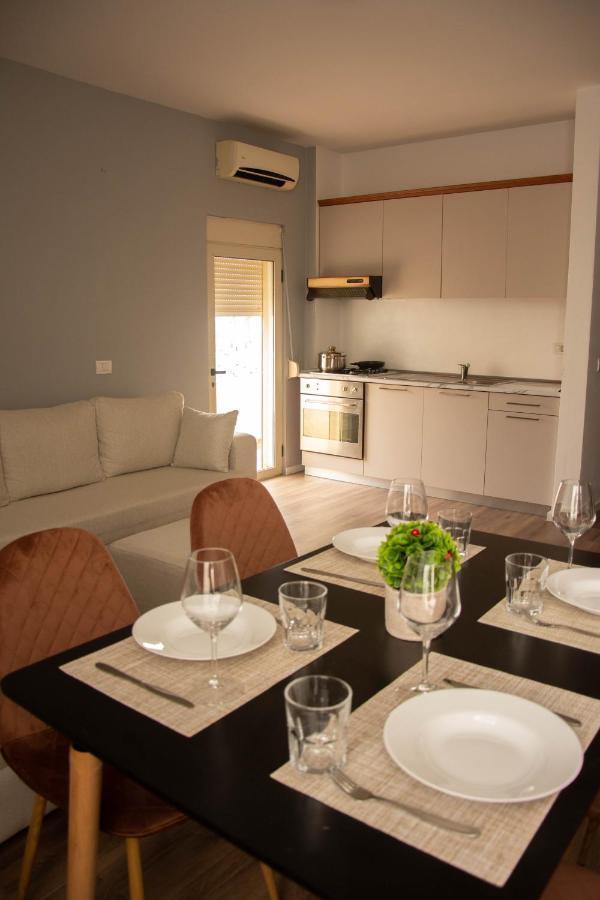 Wave Beachfront Apartments Durrës 外观 照片