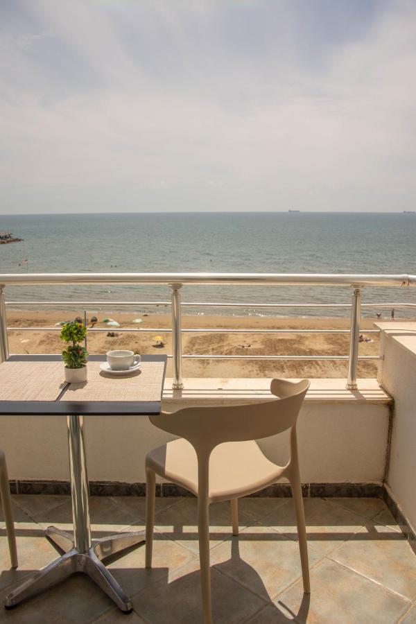 Wave Beachfront Apartments Durrës 外观 照片