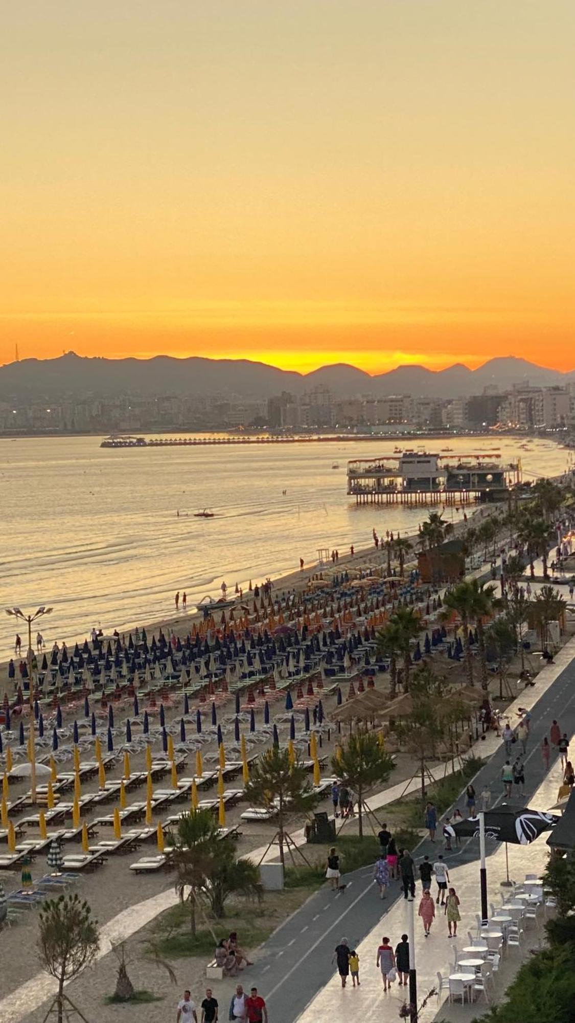 Wave Beachfront Apartments Durrës 外观 照片