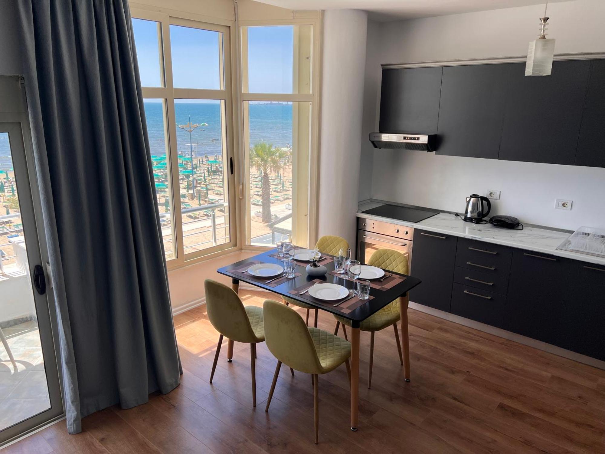 Wave Beachfront Apartments Durrës 外观 照片