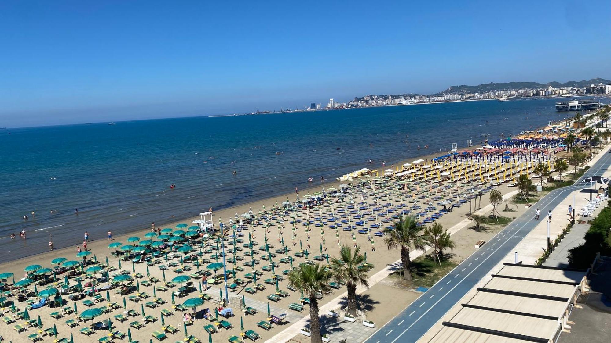 Wave Beachfront Apartments Durrës 外观 照片