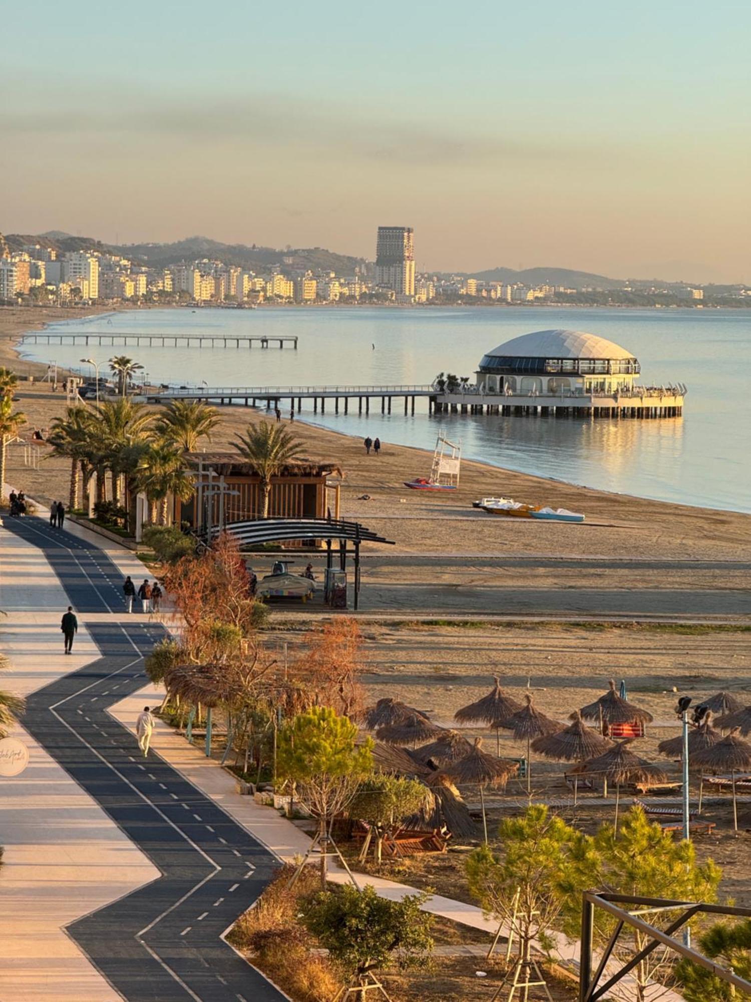 Wave Beachfront Apartments Durrës 外观 照片